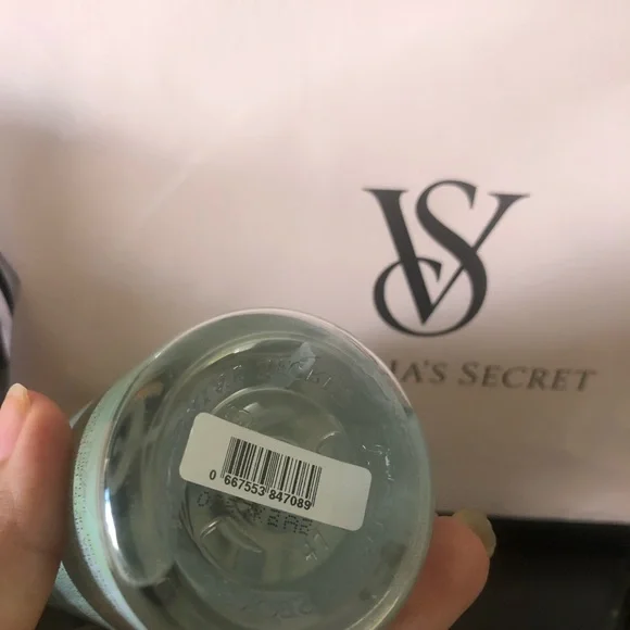 Victoria's Secret Beneath the palm - Picture 7 of 8